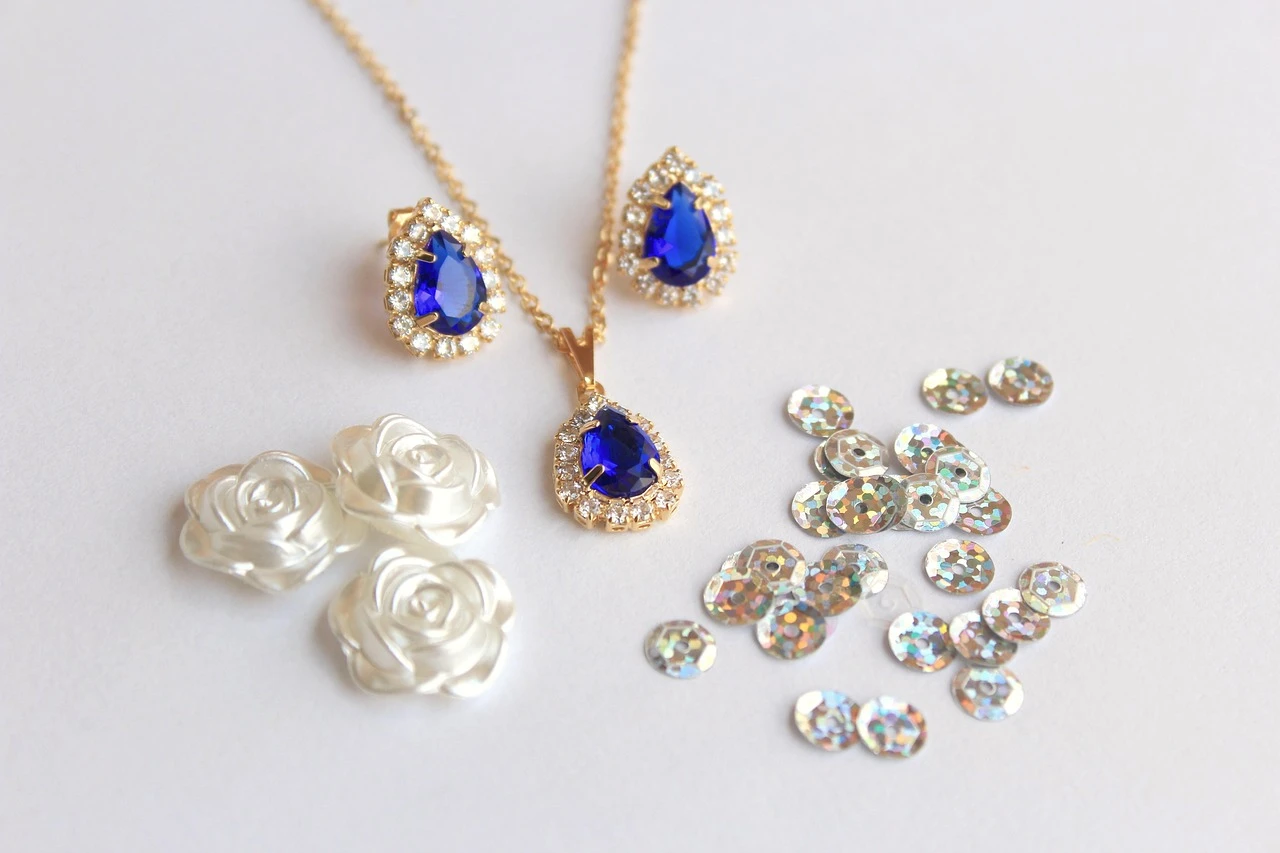 Gold Tone Brass Fabric Crystals Women Jewelry Necklace